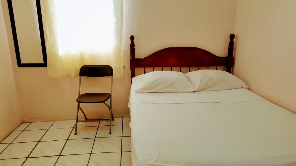 Sea Breeze Guest House Belize City Exterior foto