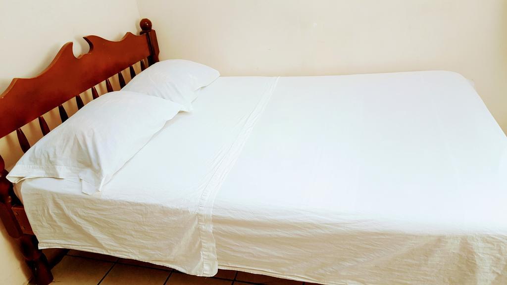 Sea Breeze Guest House Belize City Exterior foto
