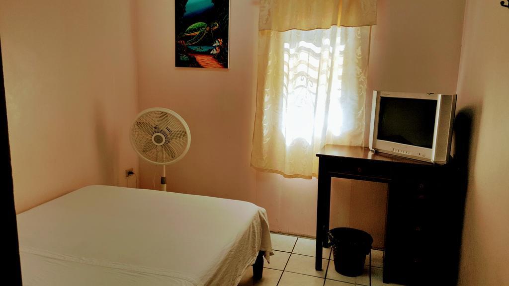 Sea Breeze Guest House Belize City Exterior foto