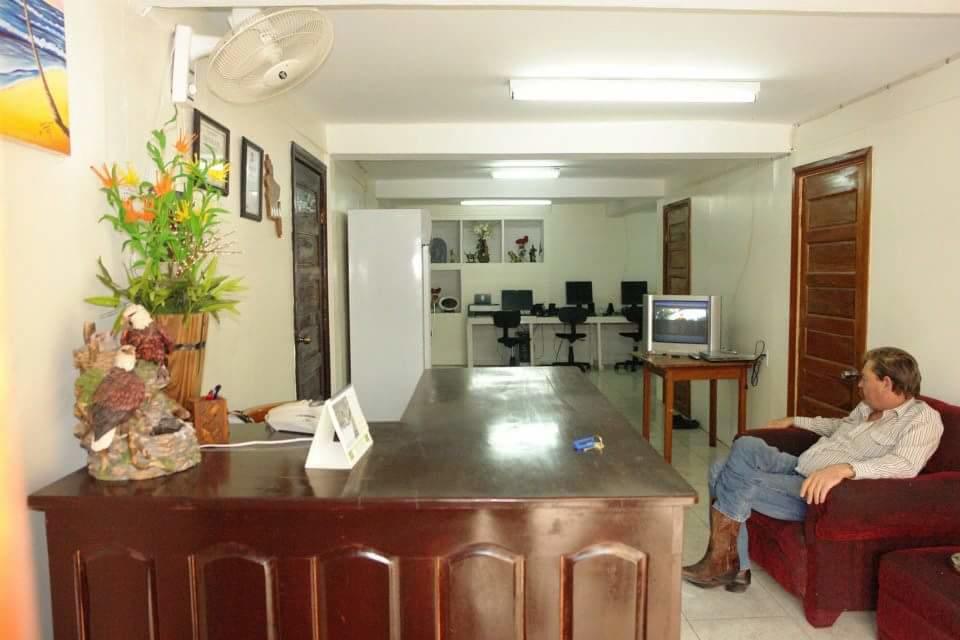 Sea Breeze Guest House Belize City Exterior foto