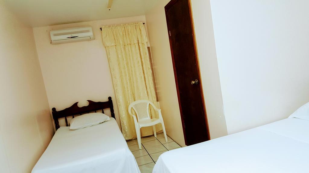 Sea Breeze Guest House Belize City Exterior foto