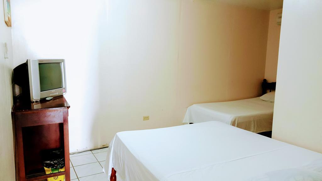 Sea Breeze Guest House Belize City Exterior foto