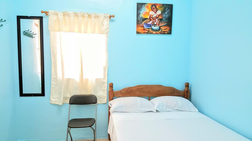 Sea Breeze Guest House Belize City Exterior foto